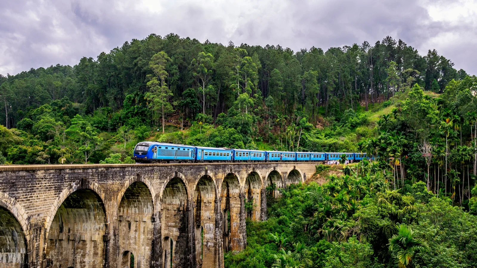 Ella et le Nine Arch Bridge