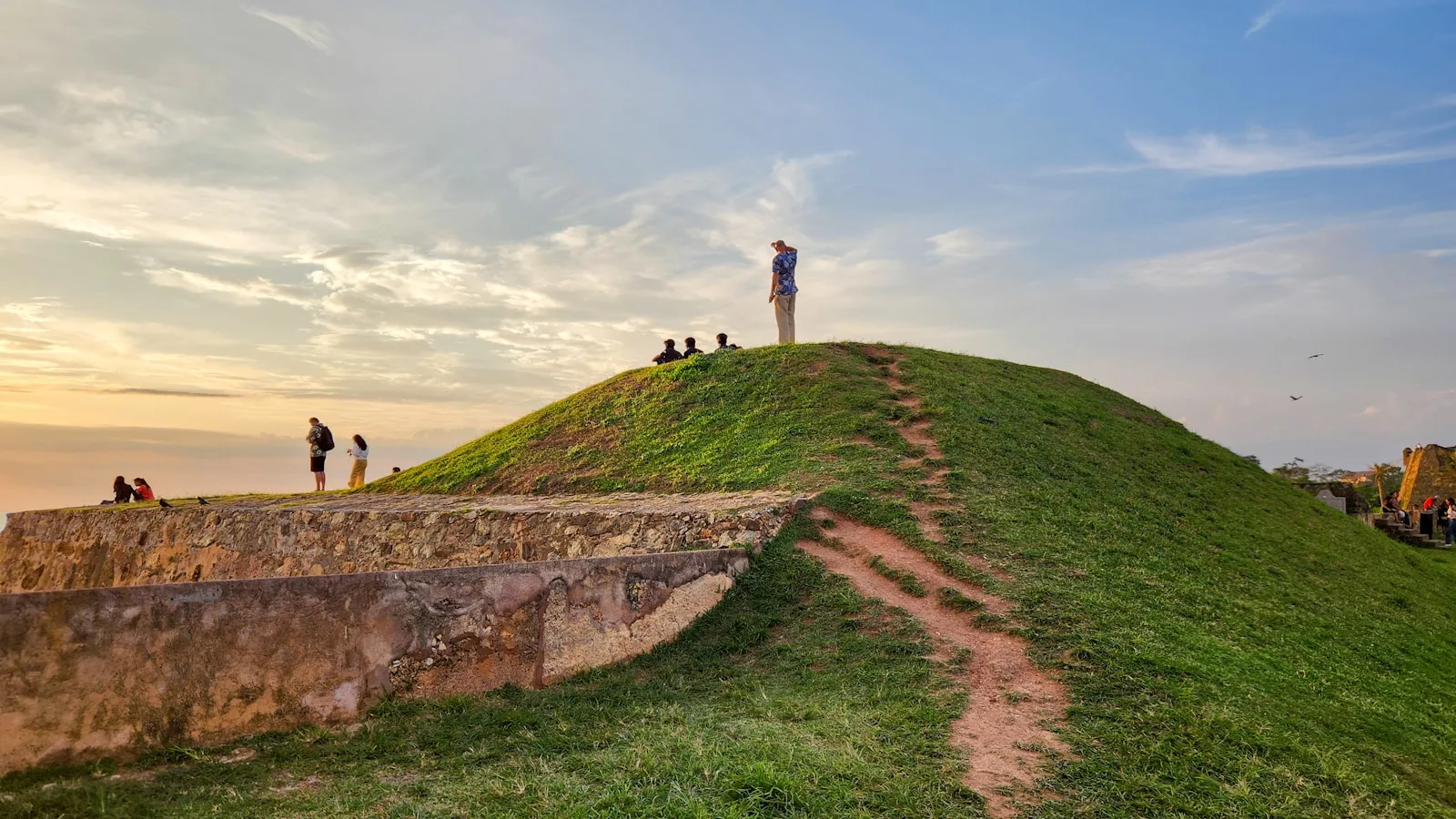 Vue sur les remparts du fort colonial de Galle au coucher du soleil, Sri Lanka