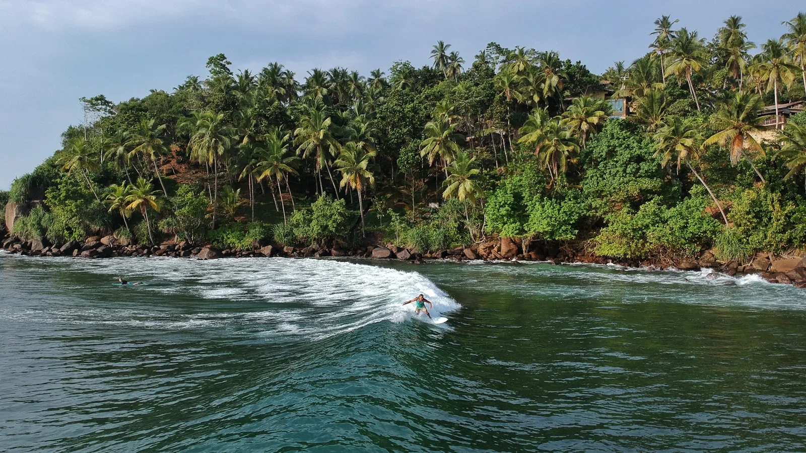 Le surf à Mirissa : choisir son hébergement en fonction des spots
